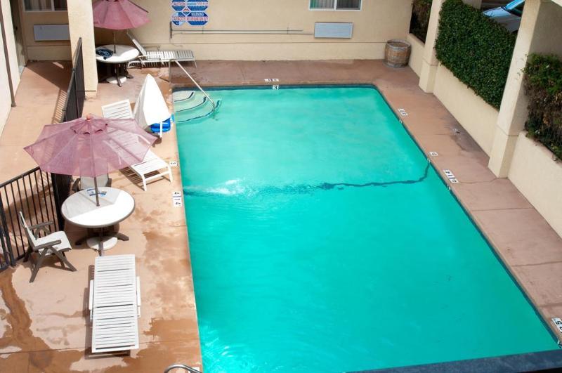 酒店 Lamplighter Inn & Suites