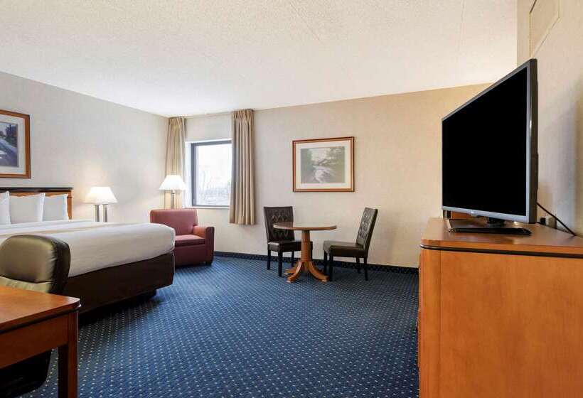 בית מלון כפרי Quality Inn Auburn Hills   Detroit North