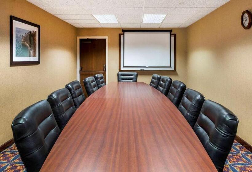 בית מלון כפרי Quality Inn Auburn Hills Detroit North