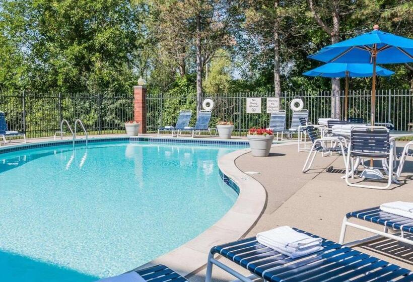 בית מלון כפרי Quality Inn Auburn Hills Detroit North