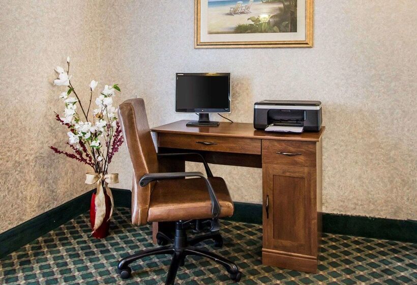 هتل Quality Inn
