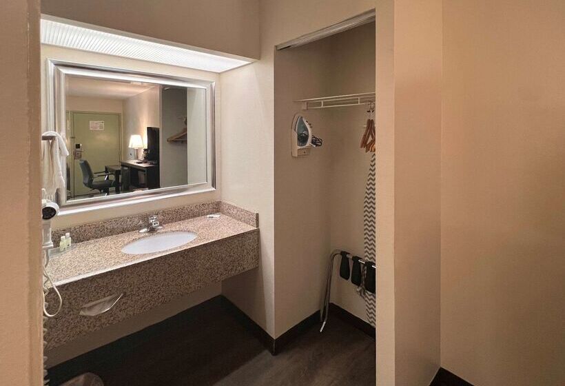 هتل Quality Inn