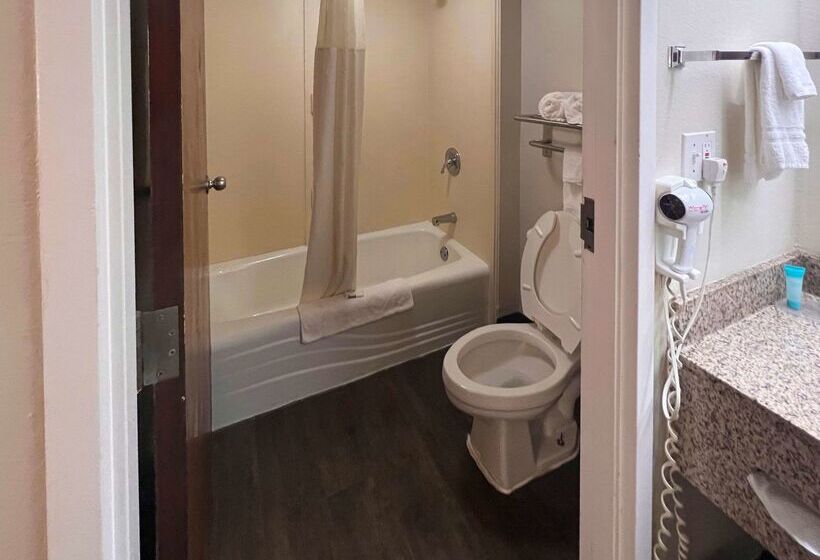 هتل Quality Inn