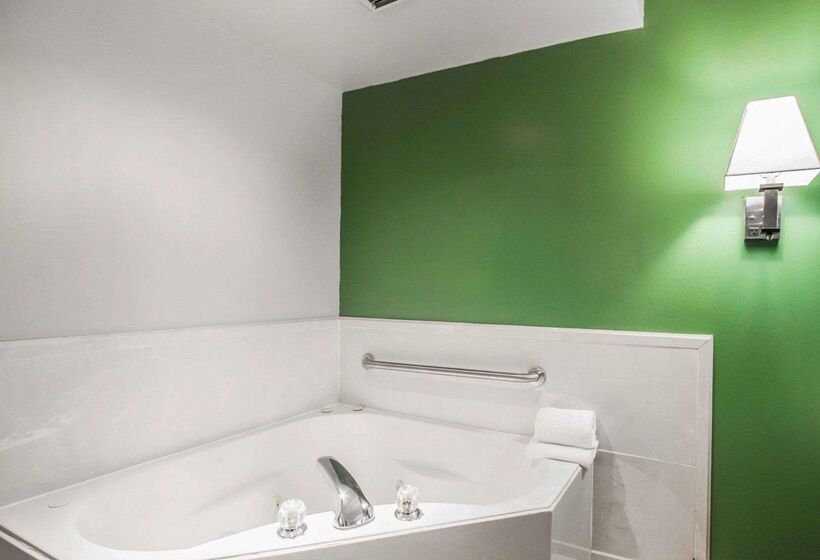 هتل Quality Inn