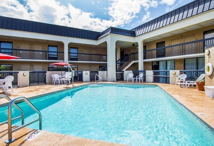هتل Quality Inn