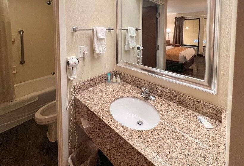 هتل Quality Inn