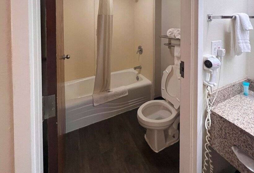 هتل Quality Inn