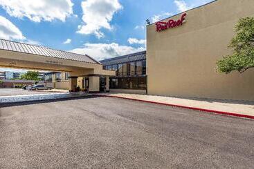 هتل Red Roof Inn Plus & Suites Houston   Iah Airport Sw