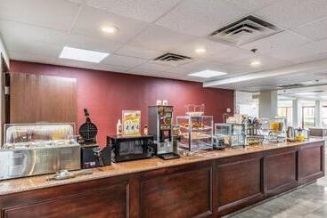 هتل Red Roof Inn Plus & Suites Houston   Iah Airport Sw