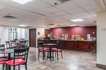 هتل Red Roof Inn Plus & Suites Houston   Iah Airport Sw