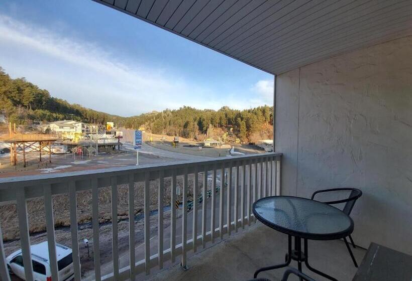 هتل Roosevelt Inn Mount Rushmore