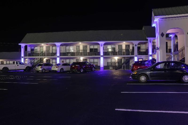 فندق Travelodge By Wyndham Calhoun South I75