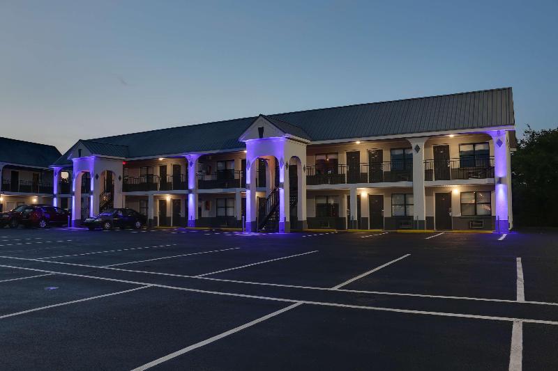 هتل Travelodge By Wyndham Calhoun South I75