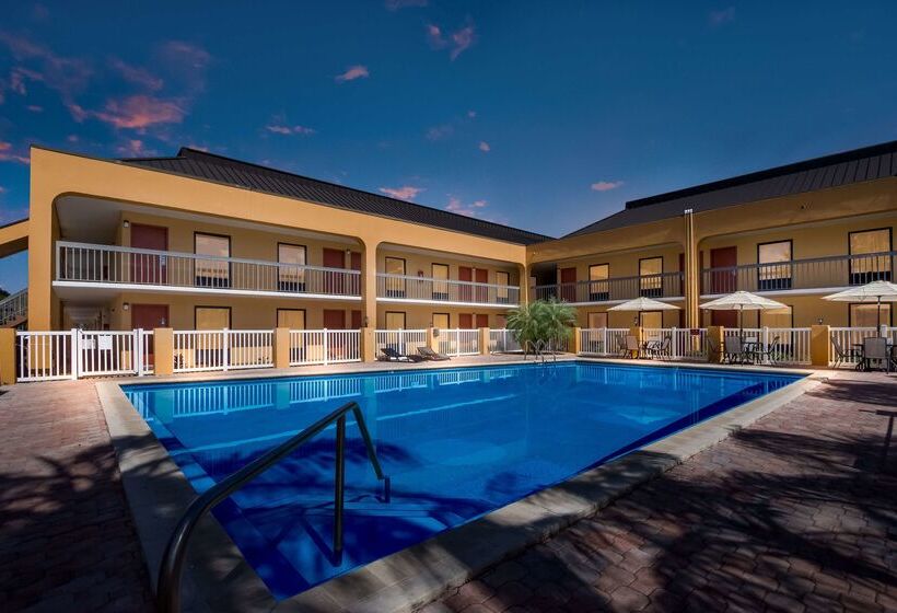 Surestay Hotel By Best Western St. Pete Clearwater Airport