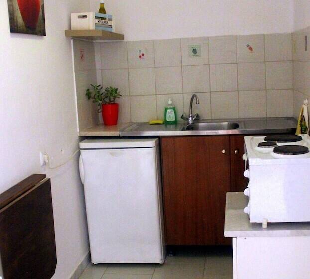 Giota Rooms