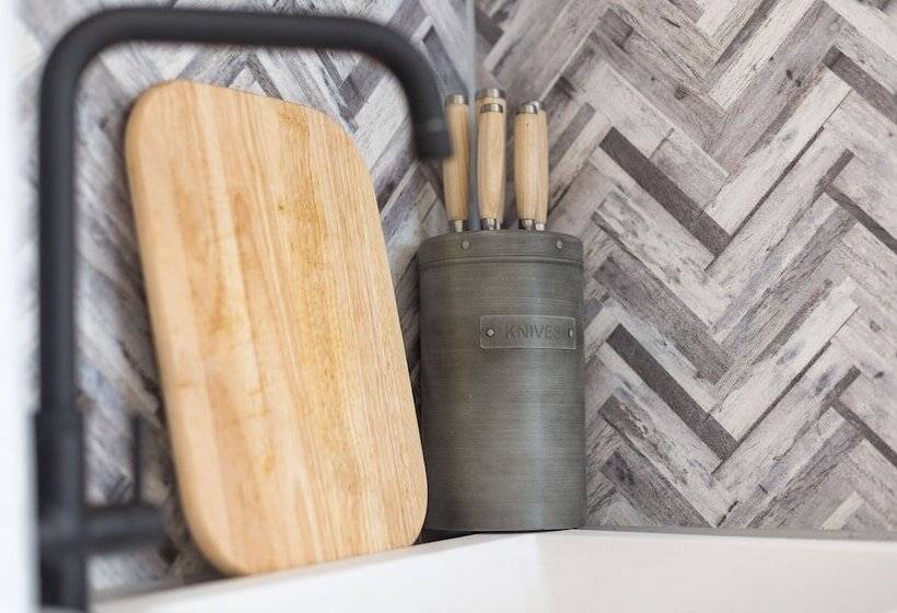 James  Place @ Pontmorlais