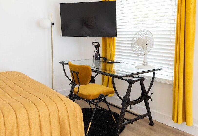 James  Place @ Pontmorlais