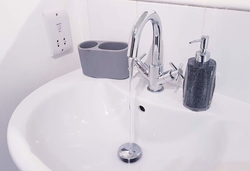 Marco Island   2 Bedroom Spacious City Centre Apartment