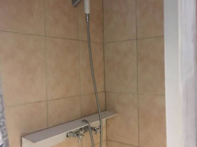 تختخواب و صبحانه Chambre De Babouchka