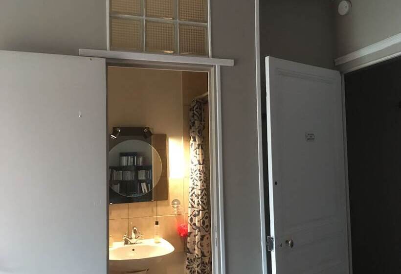 تختخواب و صبحانه Chambre De Babouchka