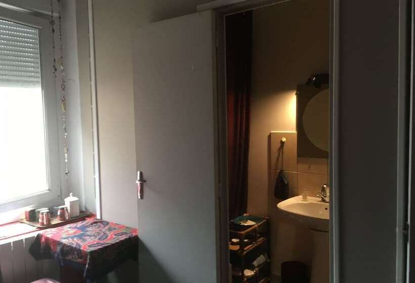 تختخواب و صبحانه Chambre De Babouchka