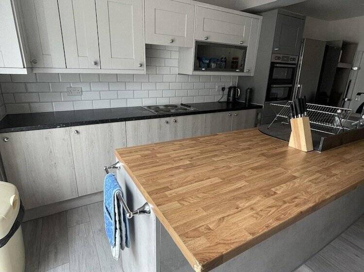 تختخواب و صبحانه Cranmore Guest House