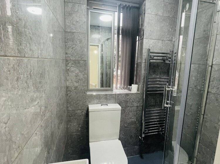 تختخواب و صبحانه Cranmore Guest House