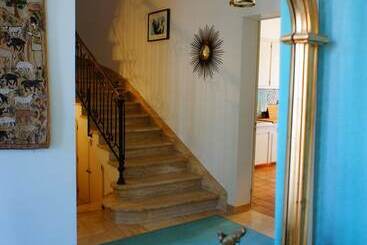 تختخواب و صبحانه La Maison Verte