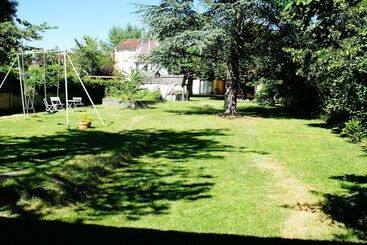 تختخواب و صبحانه La Maison Verte