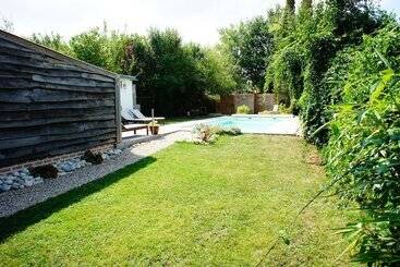 تختخواب و صبحانه La Maison Verte