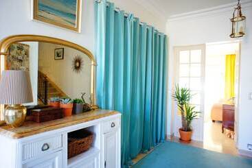 تختخواب و صبحانه La Maison Verte