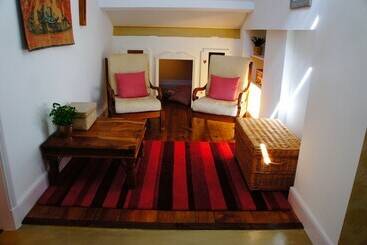 تختخواب و صبحانه La Maison Verte