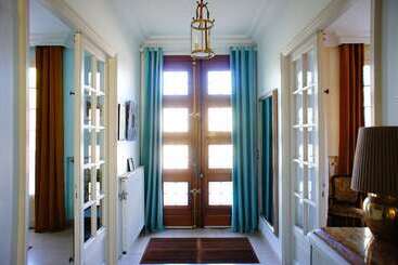 تختخواب و صبحانه La Maison Verte