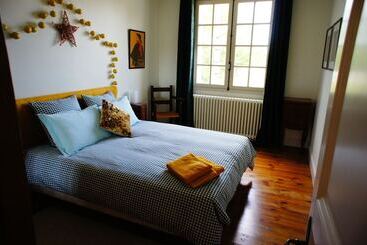 تختخواب و صبحانه La Maison Verte