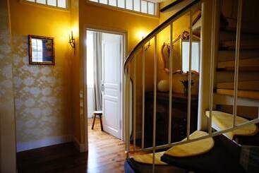 تختخواب و صبحانه La Maison Verte