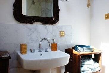 تختخواب و صبحانه La Maison Verte