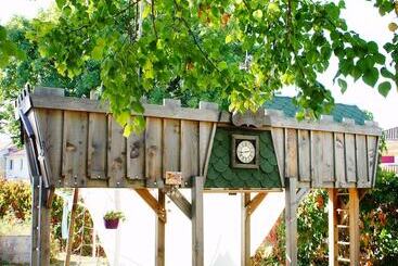 تختخواب و صبحانه La Maison Verte