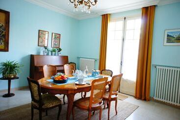 تختخواب و صبحانه La Maison Verte