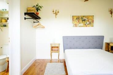 تختخواب و صبحانه La Maison Verte