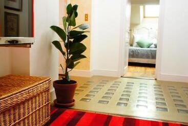 تختخواب و صبحانه La Maison Verte
