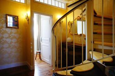 تختخواب و صبحانه La Maison Verte