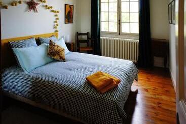 تختخواب و صبحانه La Maison Verte