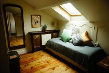 تختخواب و صبحانه La Maison Verte