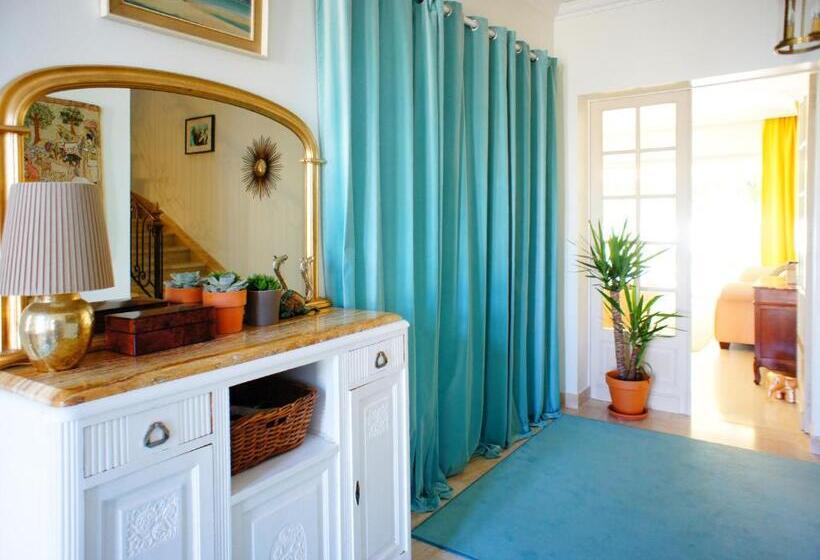 تختخواب و صبحانه La Maison Verte