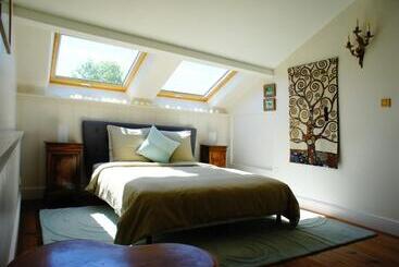تختخواب و صبحانه La Maison Verte