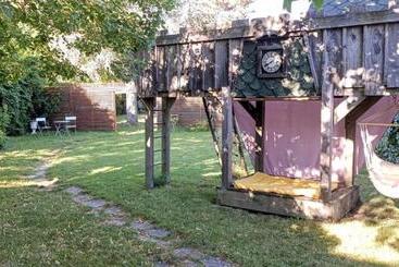 تختخواب و صبحانه La Maison Verte
