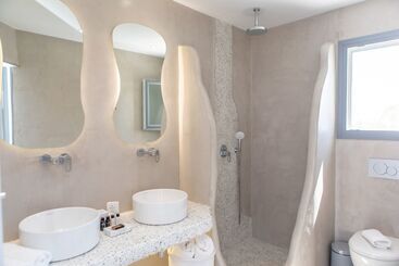 هتل Crystal Mare Suites