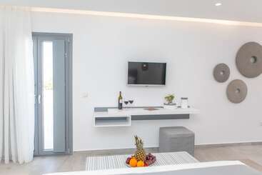 هتل Crystal Mare Suites