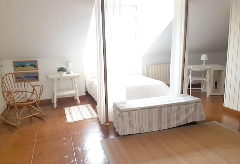 Charming House In Bastian