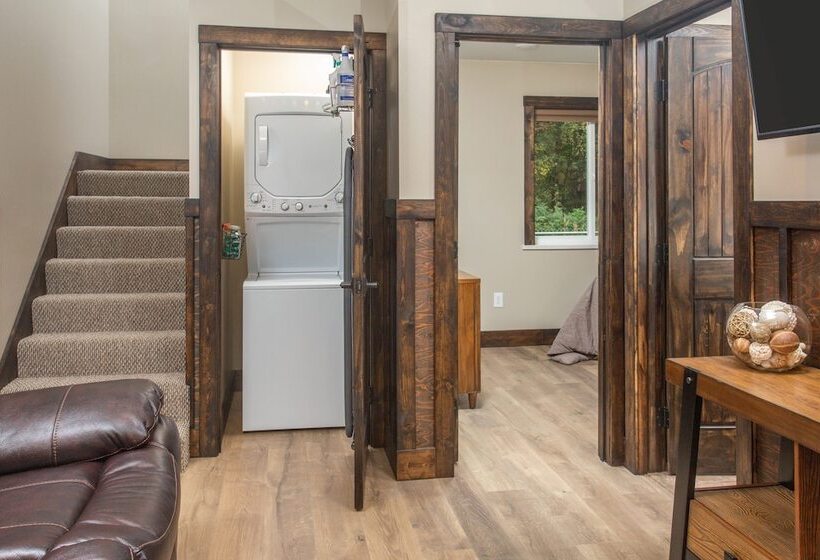 Alaska Back Country Cottages